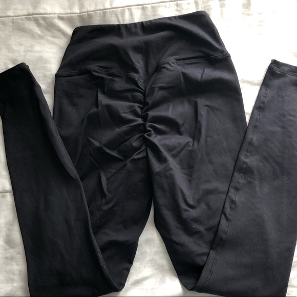 High waisted black workout leggings! Figure_slim - Picture 2 of 4